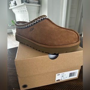 Selling a brand new pair of the sold out Chestnut Ugg Tasmans size 7!!